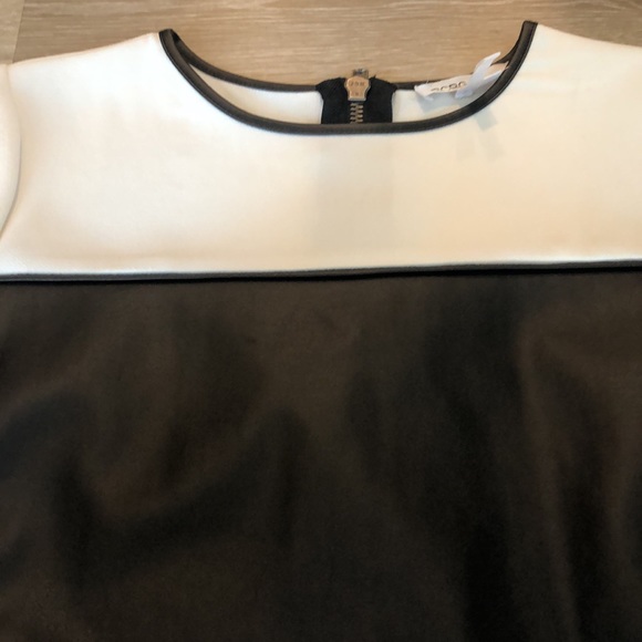 BCBG Blouse T-shirt with Leather Detail - Picture 2 of 4